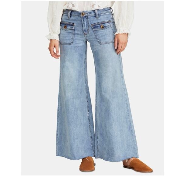 FREE PEOPLE We The Free Hailey Low-Rise Bell-Bottom Jeans Size 29 Light Wash - Picture 2 of 11